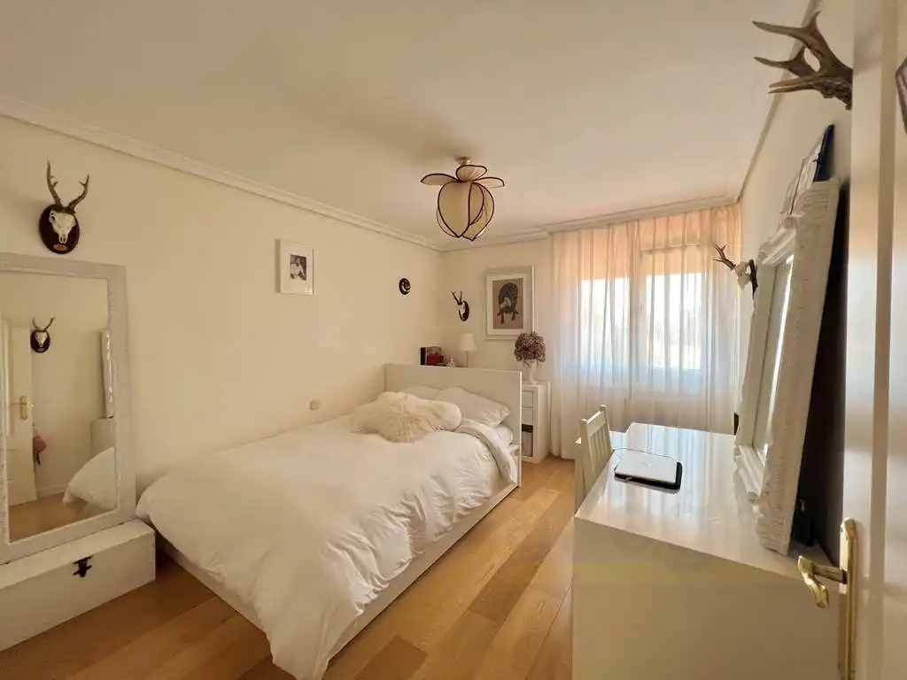 Dormitori de Casa o xalet en venda en Galapagar amb Aire condicionat, Jardí privat i Piscina
