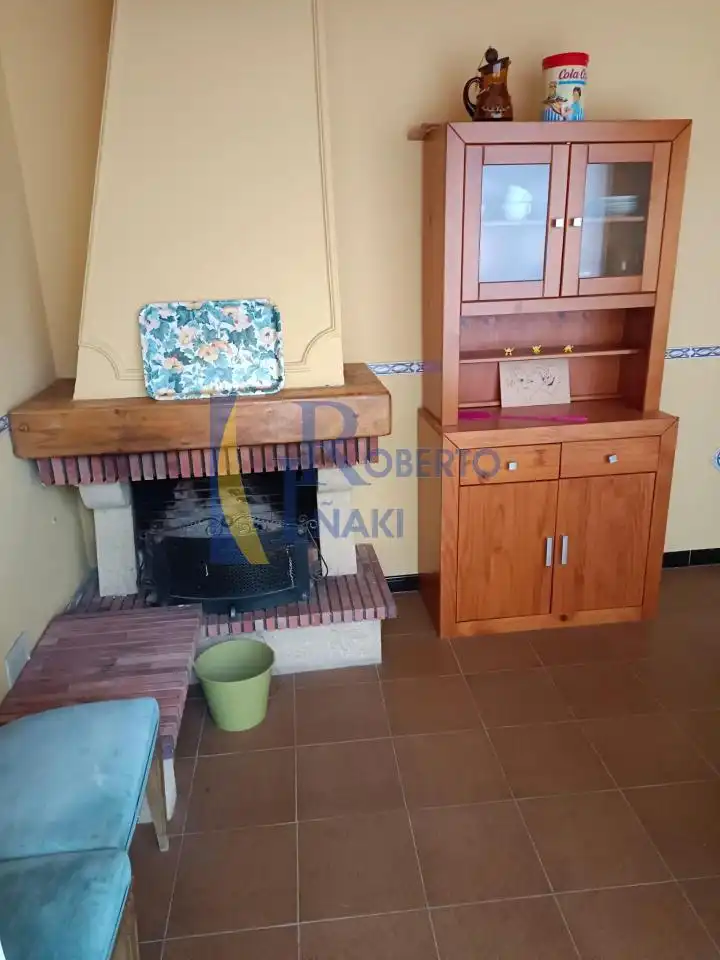 Sala d'estar de Casa adosada en venda en Cubillas de los Oteros amb Calefacció i Jardí privat