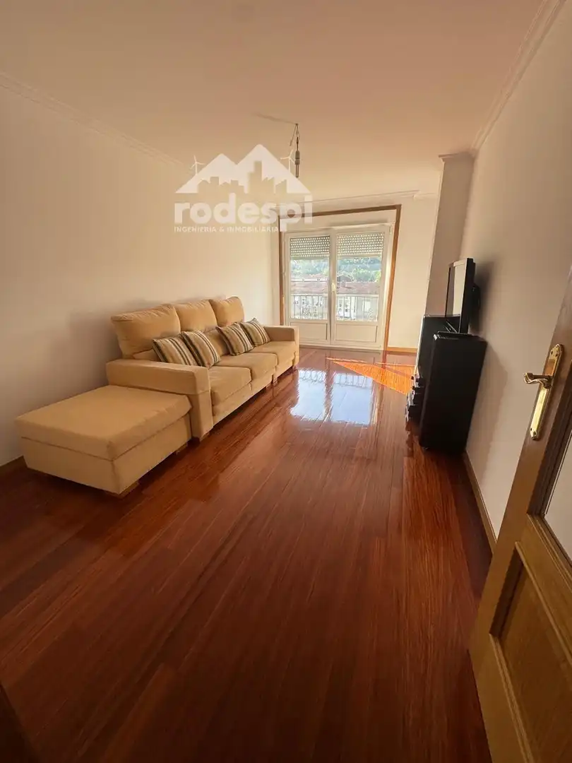 Sala de estar de Piso en venta en Ponteareas con Calefacción, Terraza y Trastero
