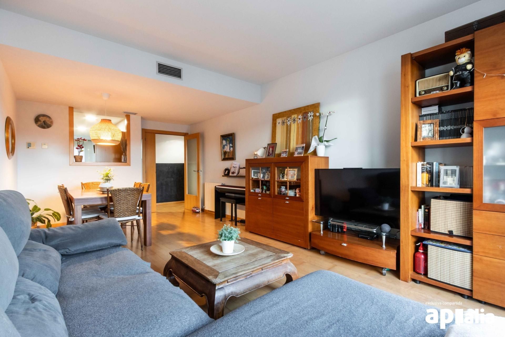 Living room of Flat for sale in Sabadell  with Air Conditioner, Heating and Parquet flooring