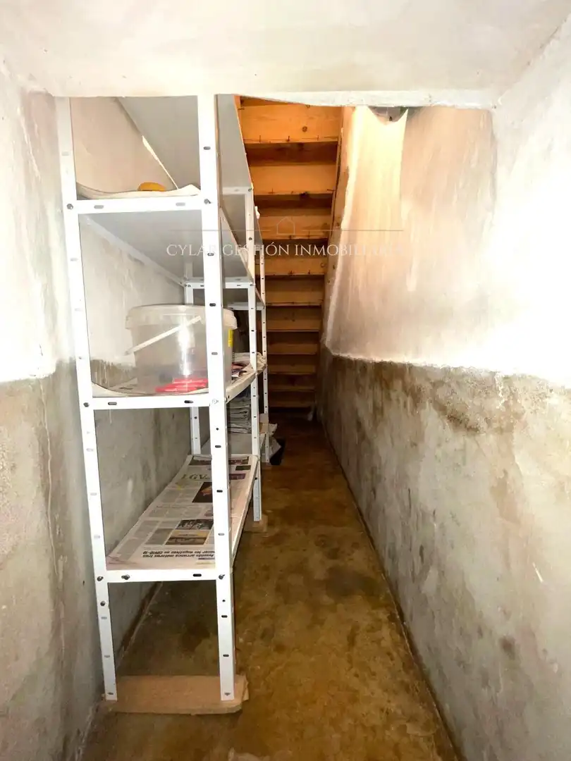 Casa o xalet en venda en San Pedro de Rozados amb Calefacció, Traster i Moblat