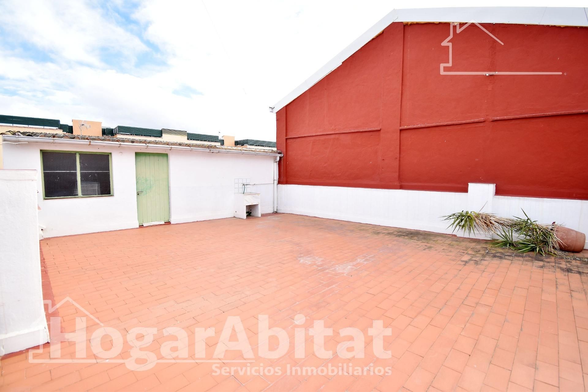 Terrassa de Casa adosada en venda en Cheste amb Terrassa, Traster i Balcó