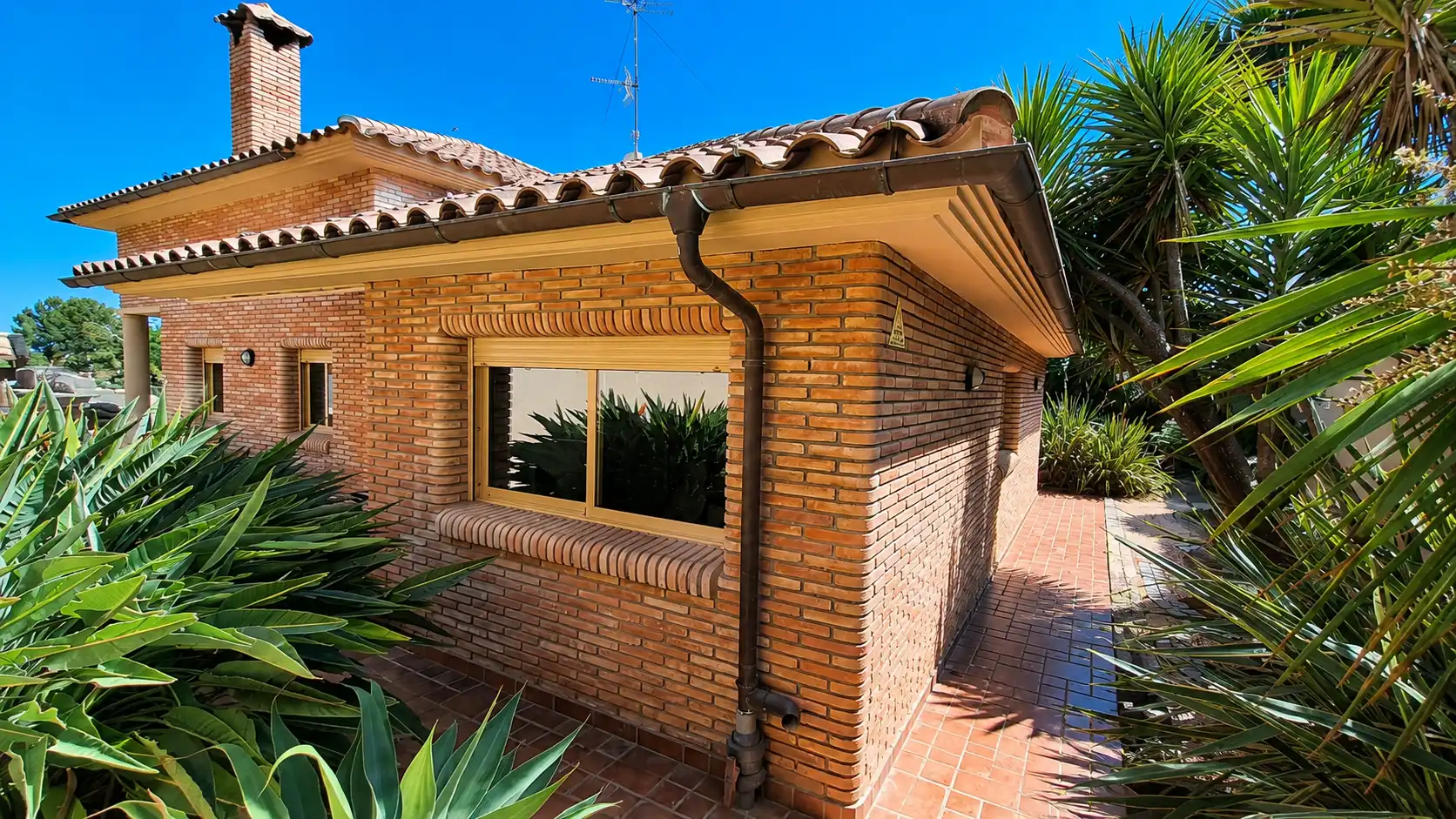 Vista exterior de Casa o xalet en venda en Calafell amb Calefacció i Jardí privat