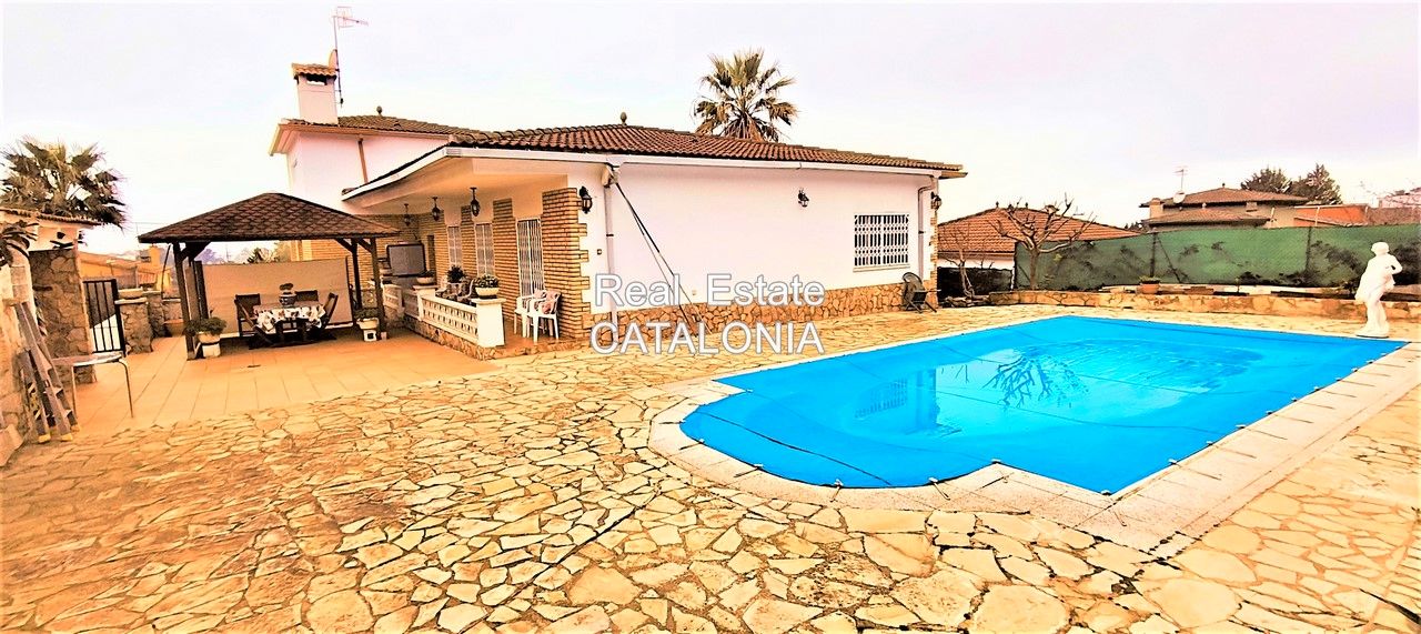 Vista exterior de Casa o xalet en venda en Lloret de Mar amb Calefacció, Jardí privat i Terrassa
