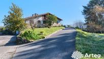 Vista exterior de Casa o xalet en venda en Galdakao amb Aire condicionat, Calefacció i Jardí privat