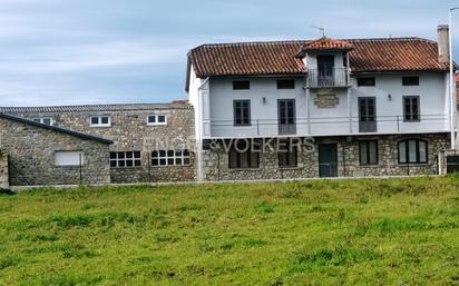 Exterior view of House or chalet for sale in Santa Cruz de Bezana  with Air Conditioner, Heating and Private garden