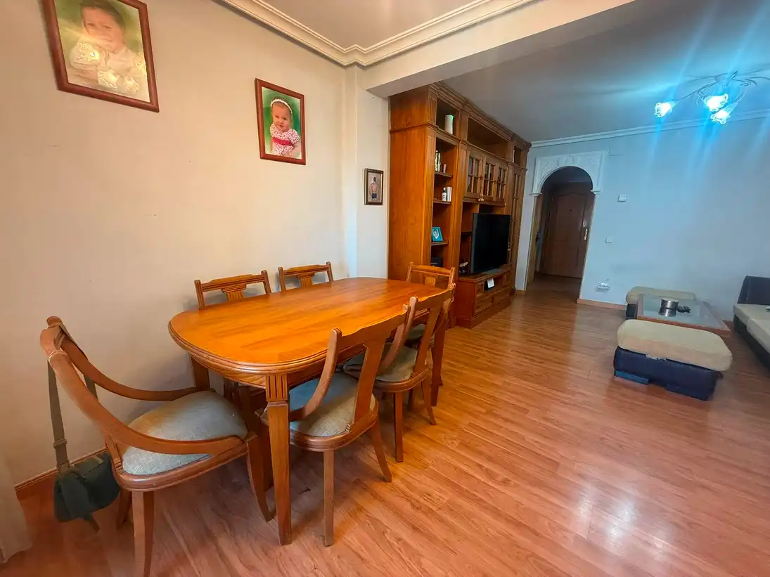 Comedor de Piso en venta en Madrid con Calefacción, Terraza y Amueblado