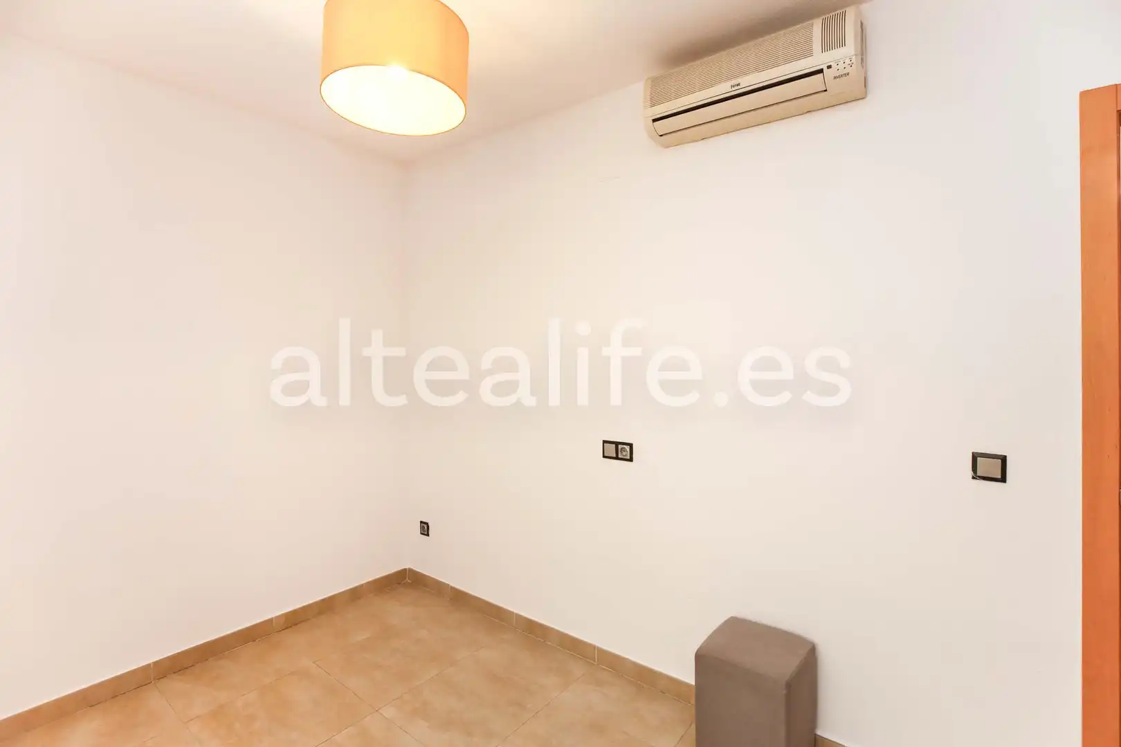 Habitación de Apartamento de alquiler en L'Alfàs del Pi con Aire acondicionado, Terraza y Trastero