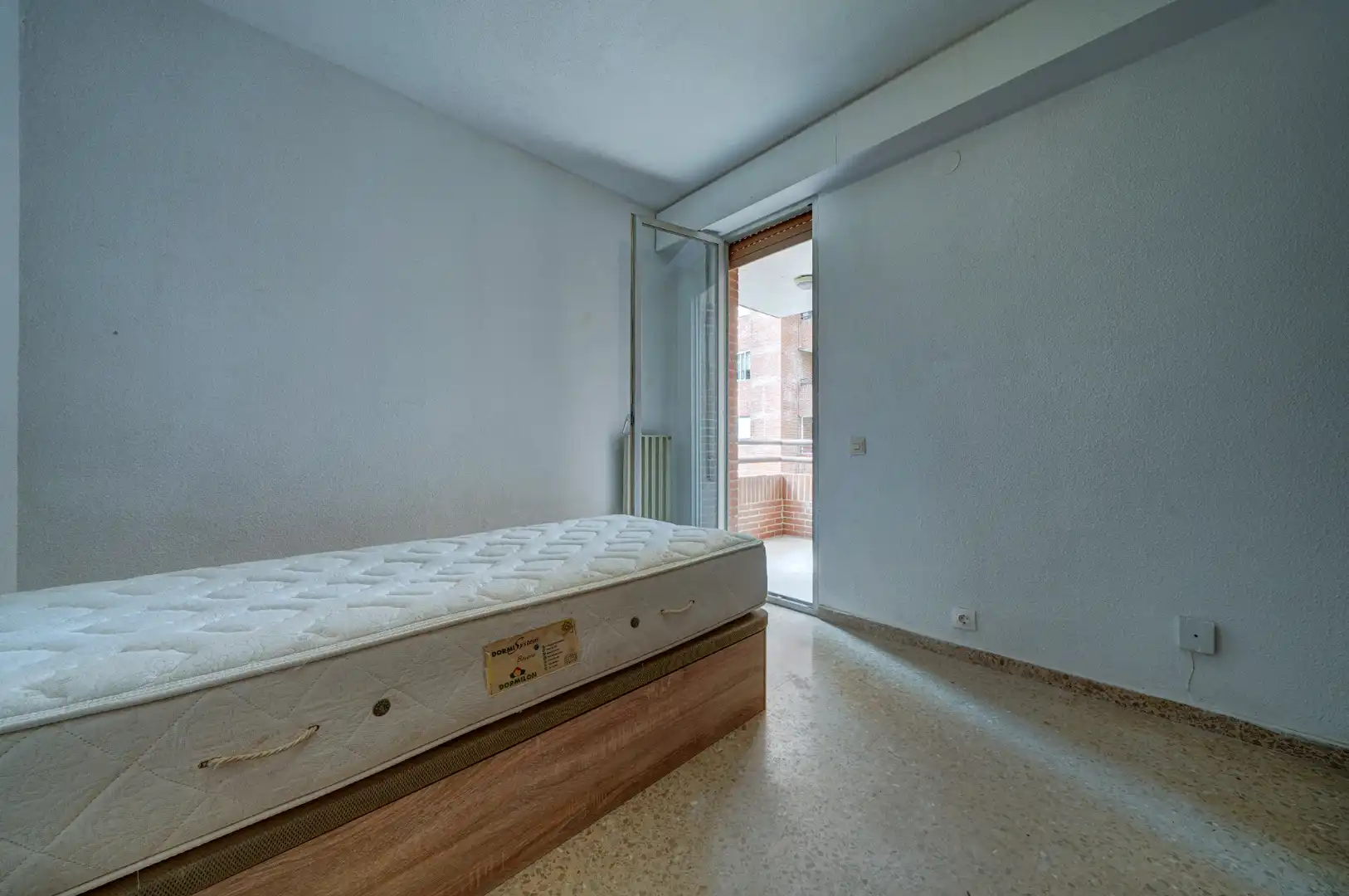 Dormitori de Pis en venda en Paterna amb Aire condicionat, Terrassa i Forn