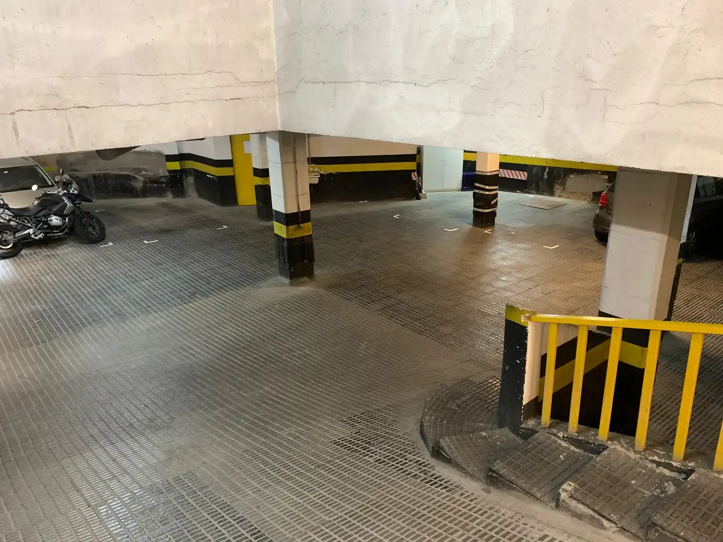 Einzelparkplatz mit Aufzug zur Miete in Carrer de Sant Guillem 27