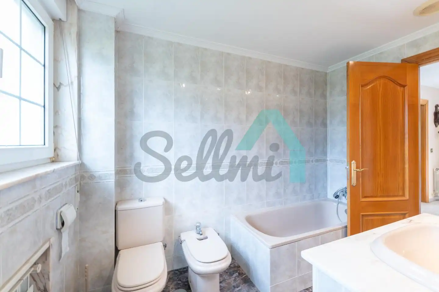 Baño de Casa adosada en venta en El Franco  con Calefacción, Jardín privado y Parquet