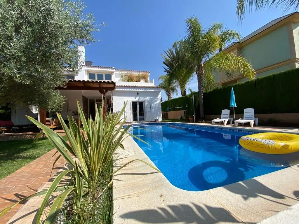 Piscina de Casa o chalet de alquiler en L'Eliana con Aire acondicionado, Terraza y Trastero