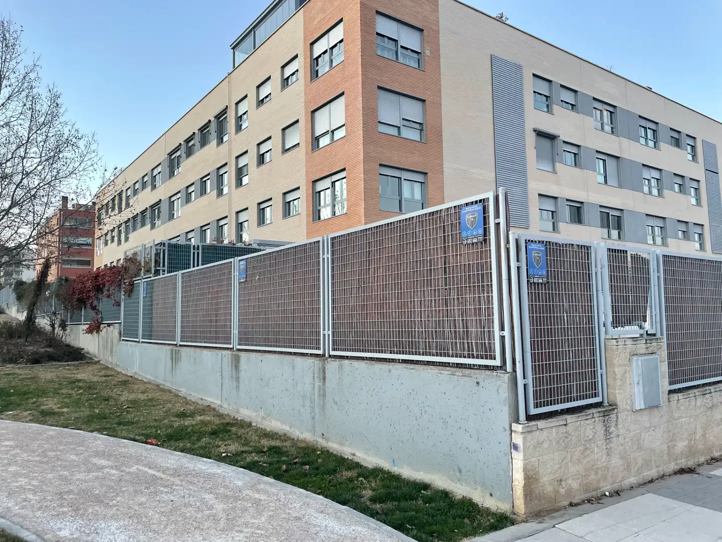 Außenansicht von Wohnung zur Miete in San Sebastián de los Reyes mit Heizung, Abstellraum und Ofen