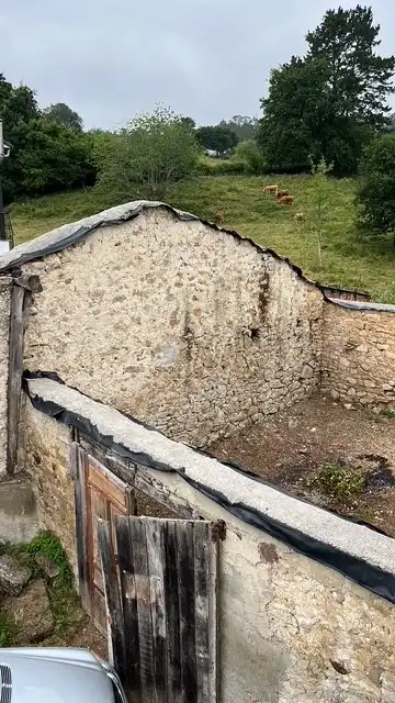 Vista exterior de Casa o xalet en venda en Udías amb Calefacció, Jardí privat i Terrassa