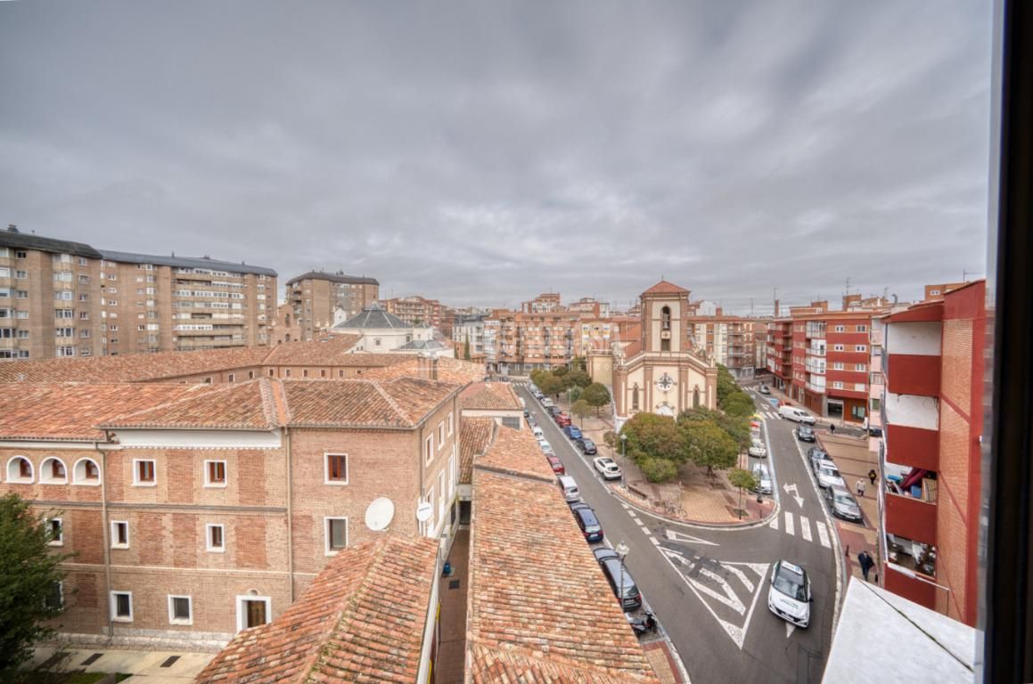 Vista exterior de Piso en venta en Valladolid Capital con Calefacción, Parquet y Terraza