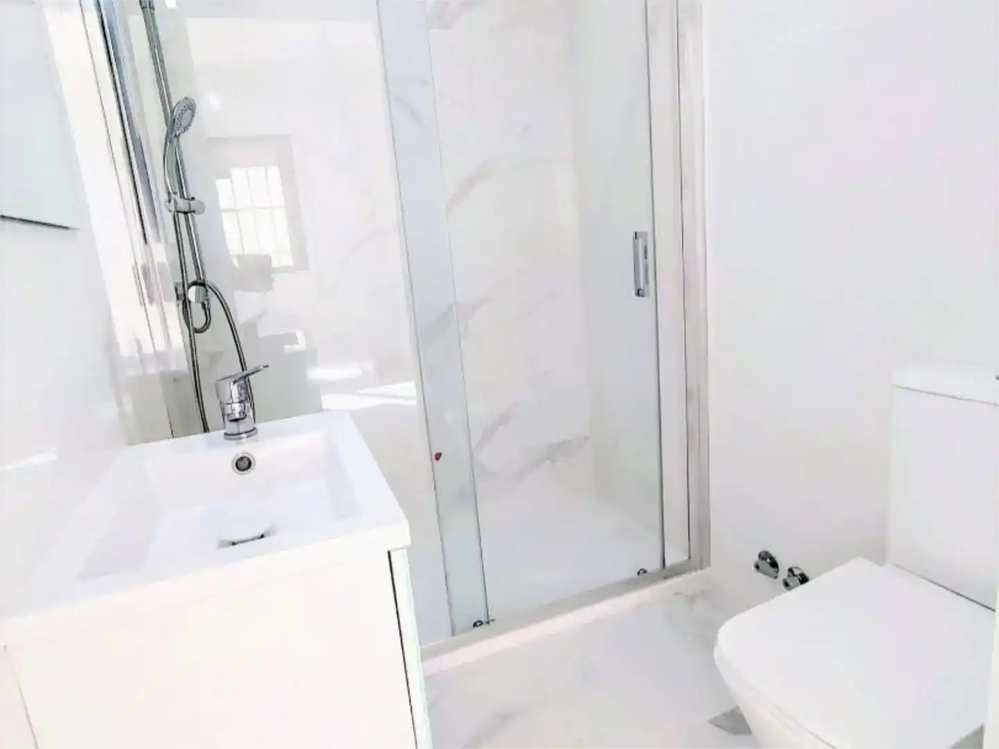 Bany de Apartament de lloguer en  Madrid Capital amb Aire condicionat