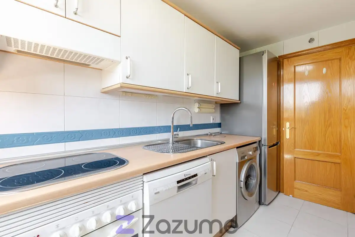 Cocina de Piso de alquiler en Madrid con Aire acondicionado, Calefacción y Piscina