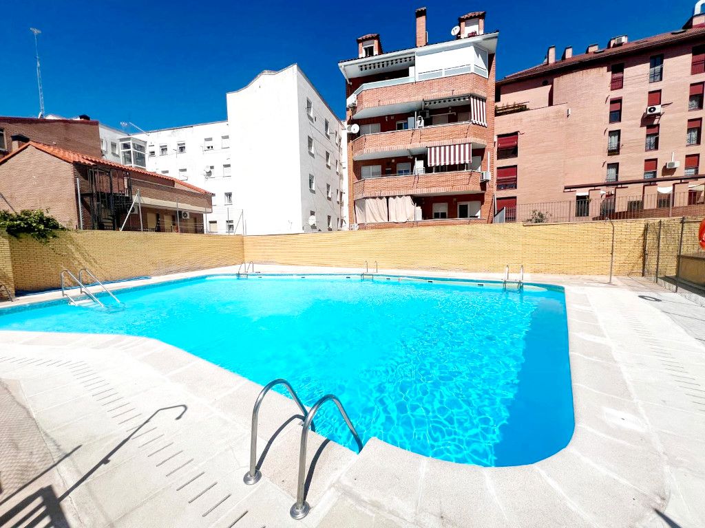 Piscina de Pis en venda en Alcalá de Henares amb Aire condicionat, Traster i Piscina comunitària