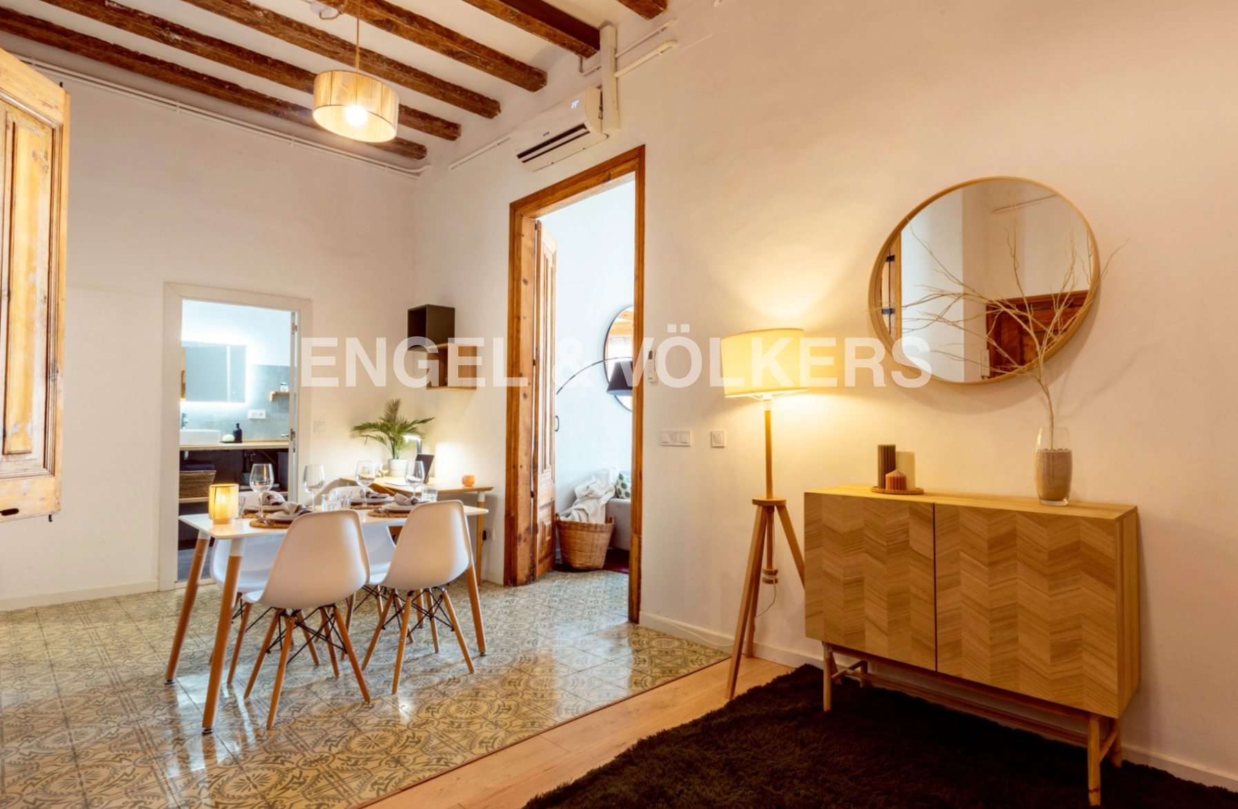 Menjador de Apartament de lloguer en  Barcelona Capital amb Aire condicionat, Calefacció i Parquet