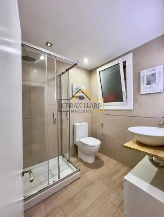 Baño de Planta baja en venta en Barcelona con Aire acondicionado, Calefacción y Parquet