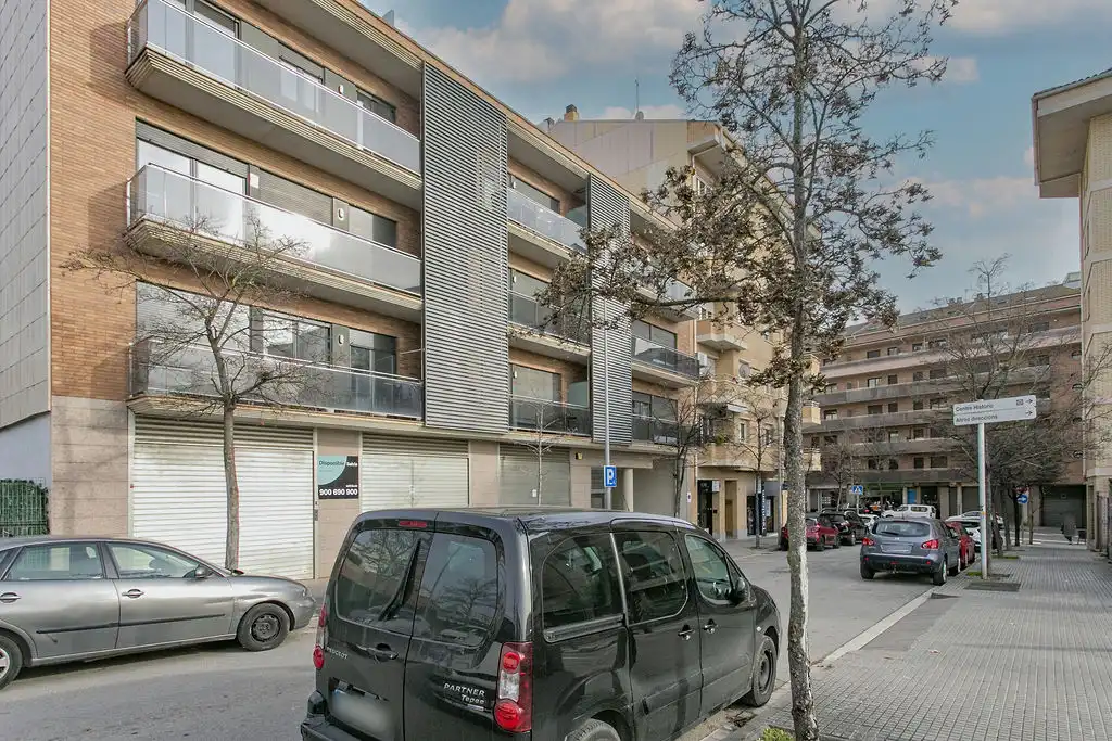 Vista exterior de Local en venta en La Llacuna