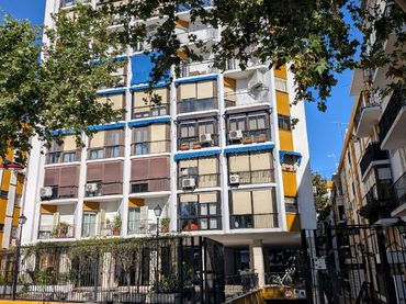Flat with balcony for sale in Calle Torneo 57