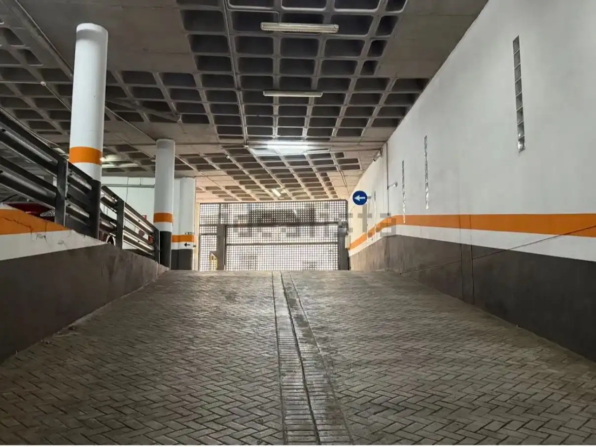 Parking de Garaje en venta en Calpe / Calp con Alarma