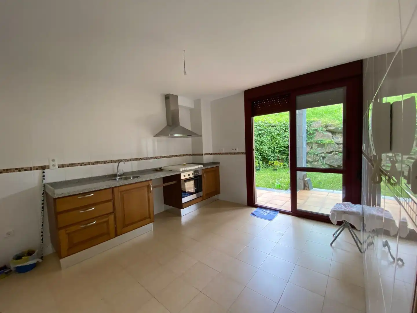 Cuina de Casa o xalet en venda en Cangas de Onís amb Calefacció i Traster