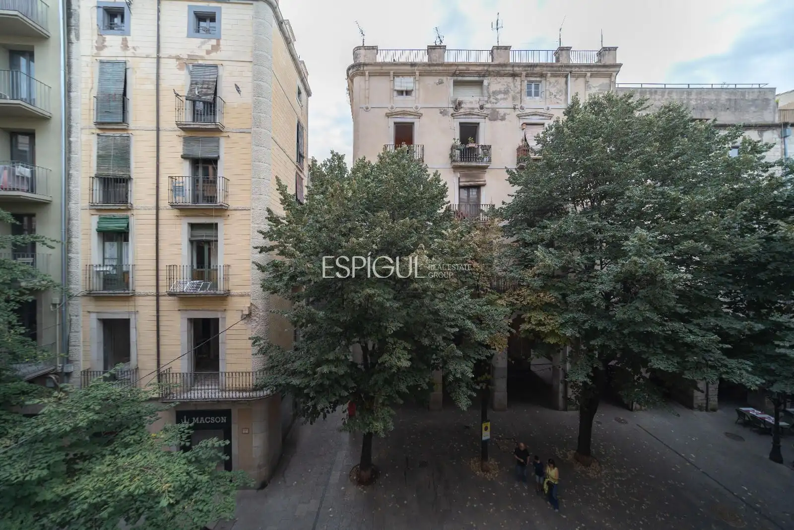 Vista exterior de Edifici en venda en Girona