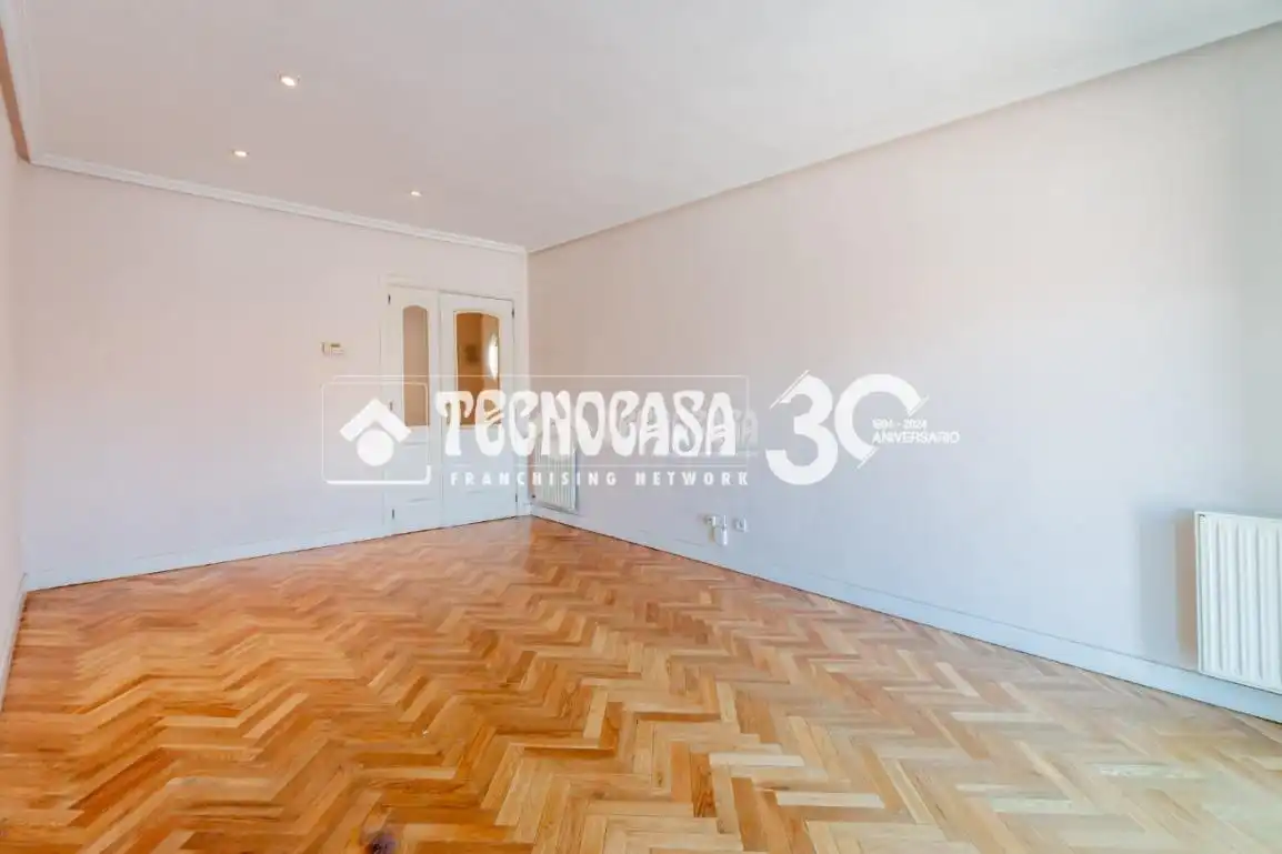Dormitori de Pis en venda en Madrid amb Parquet i Terrassa