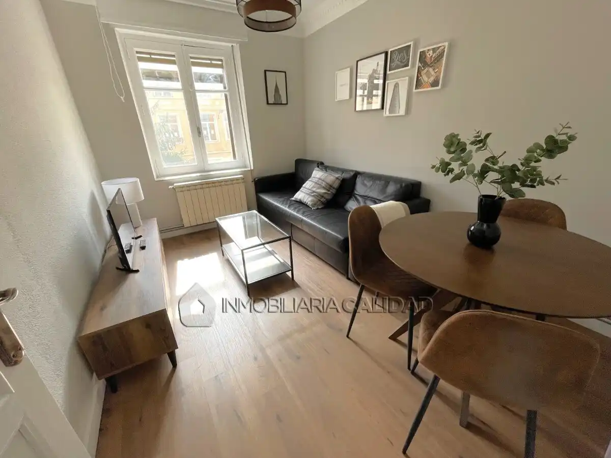 Living room of Flat for rent in Burgos  with Heating and Furnished