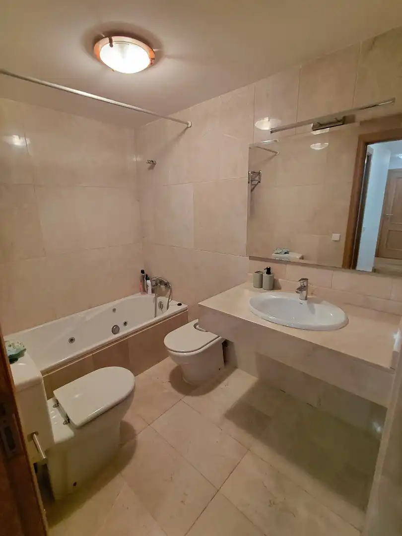 Badezimmer von Erdgeschoss zur Miete in  Palma de Mallorca mit Klimaanlage, Heizung und Privatgarten