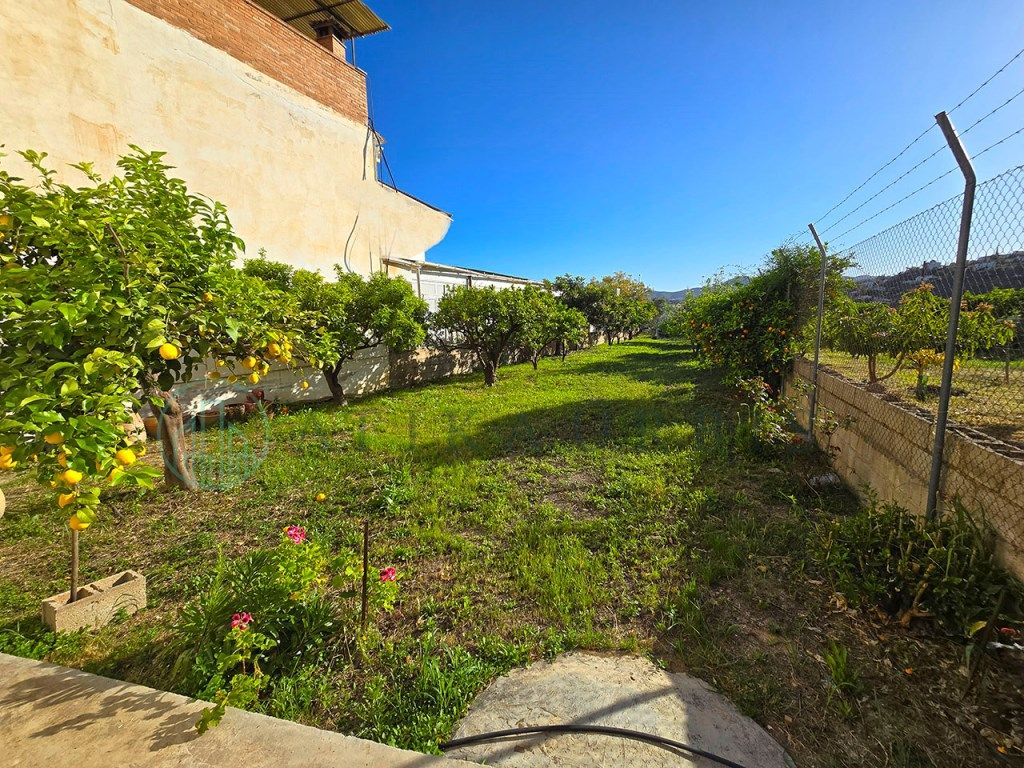 Jardí de Casa o xalet en venda en Alcaucín amb Jardí privat
