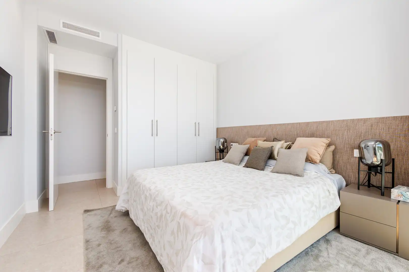 Habitación de Apartamento en venta en Benahavís con Aire acondicionado, Calefacción y Jardín privado