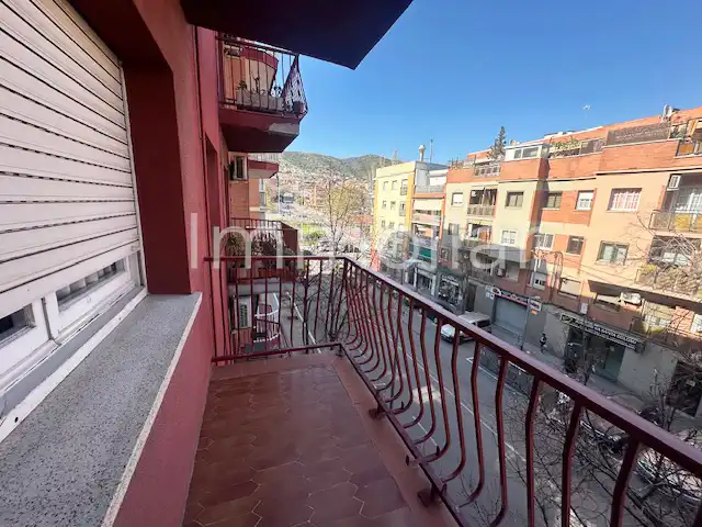 Vista exterior de Piso en venta en Santa Coloma de Gramenet con Calefacción, Amueblado y Horno