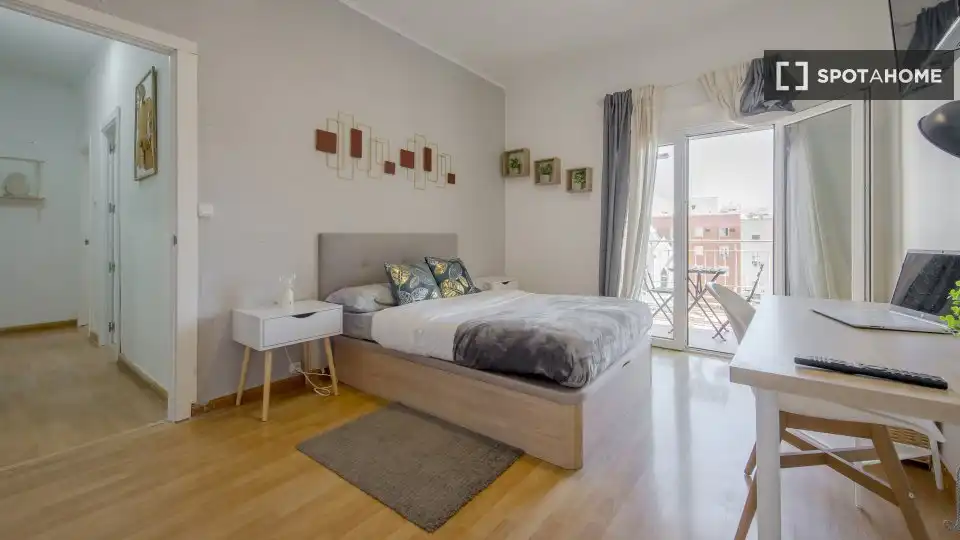 Schlafzimmer von Wohnung zur Miete in Madrid mit Klimaanlage, Heizung und Möbliert
