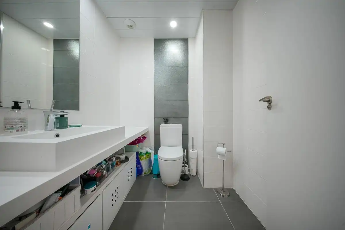 Bany de Casa o xalet en venda en Las Rozas de Madrid amb Aire condicionat, Calefacció i Jardí privat