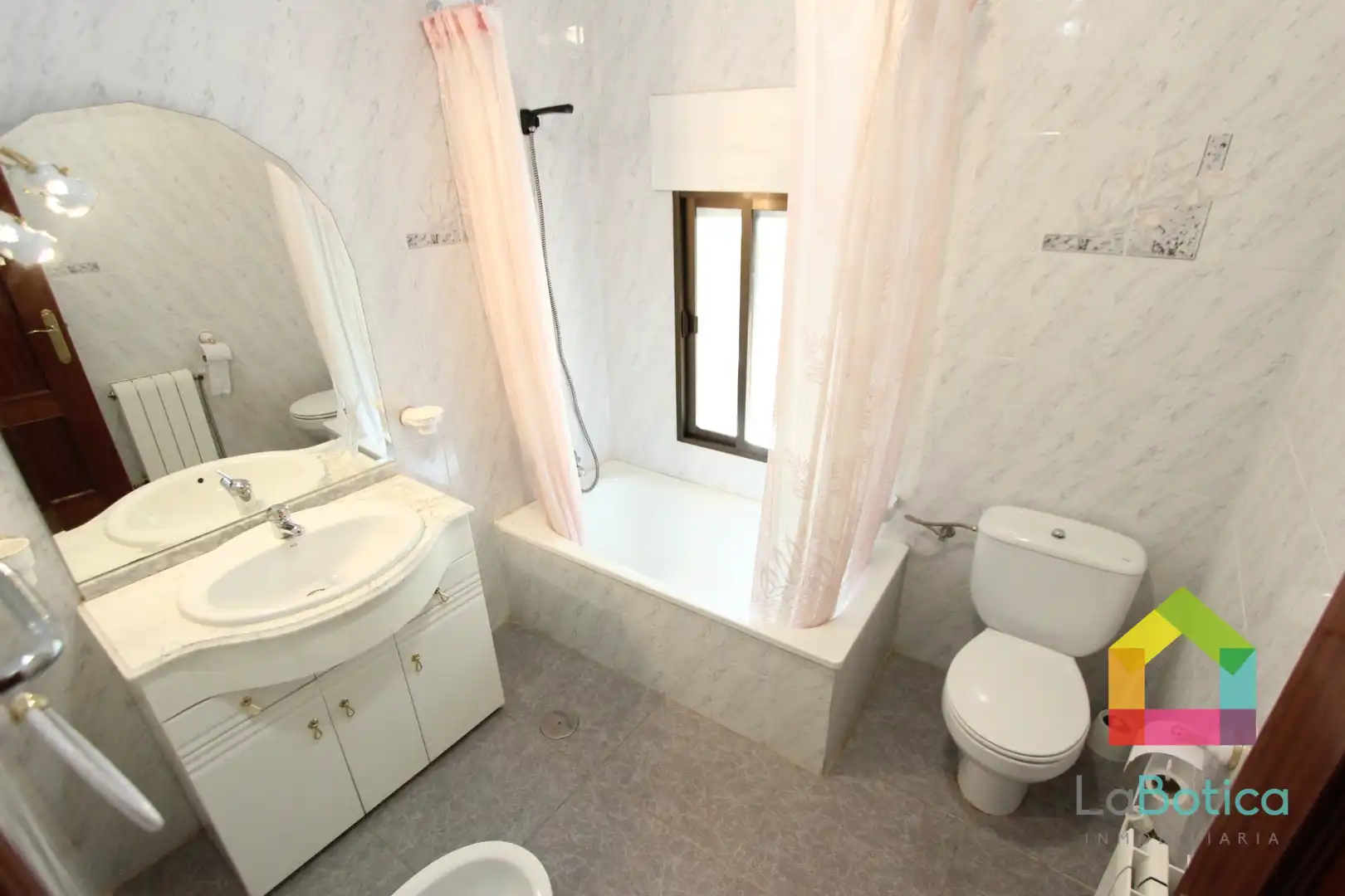 Bathroom of Detached homes for sale in San Martín de Montalbán  with Air Conditioner, Heating and Furnished