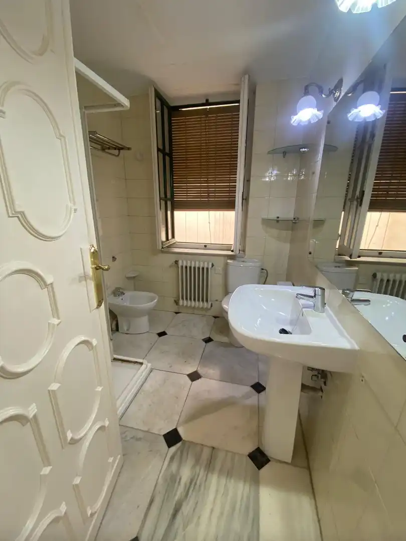 Bathroom of Flat for rent in Córdoba