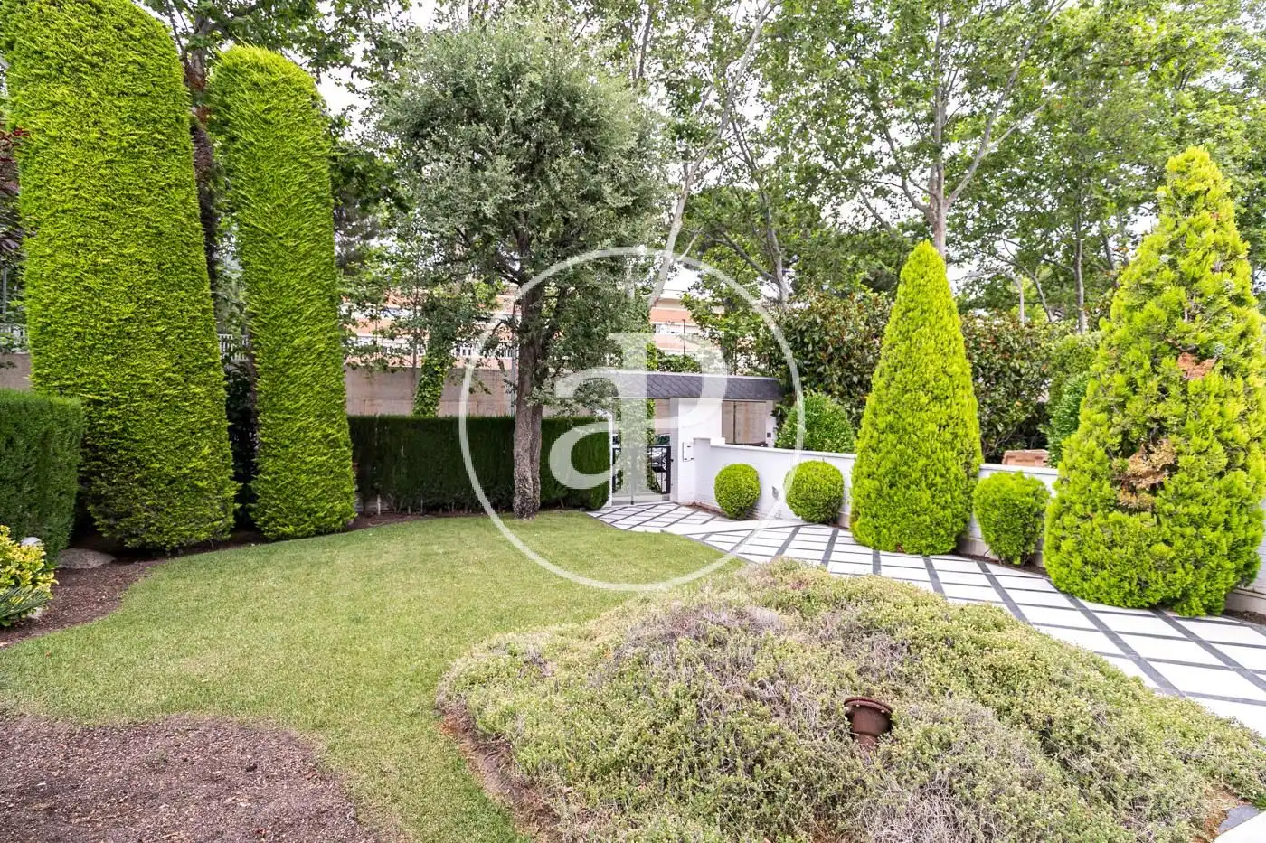 Garten von Einfamilien-Reihenhaus zum Verkauf in Barcelona mit Klimaanlage, Heizung und Privatgarten