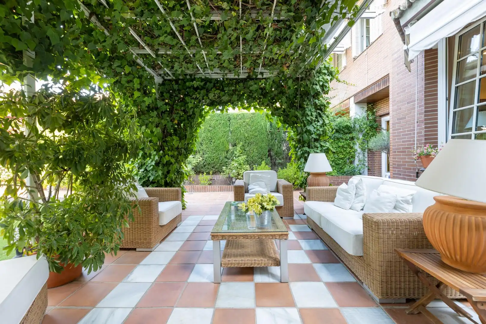 Terrassa de Casa adosada en venda en Granada amb Aire condicionat, Calefacció i Jardí privat