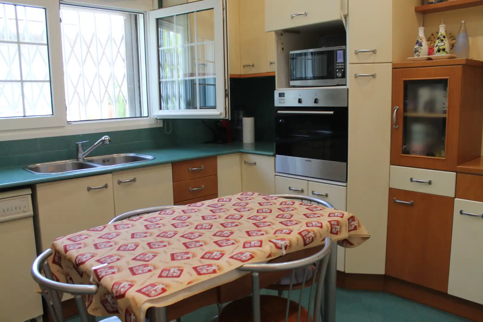 Cocina de Casa o chalet en venta en Martorell con Aire acondicionado, Calefacción y Jardín privado