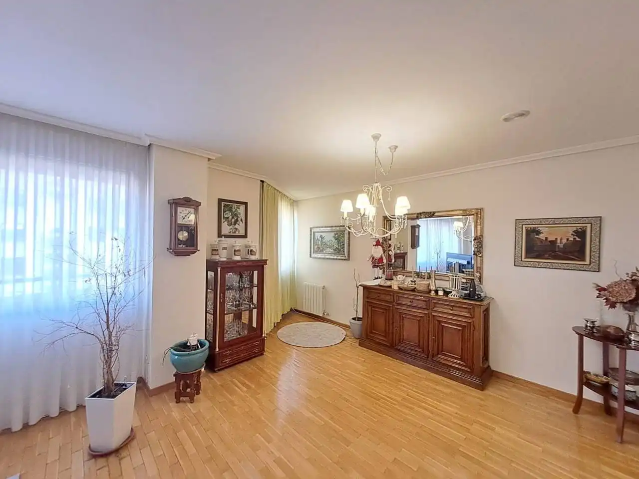 Sala d'estar de Pis en venda en Burgos amb Calefacció, Parquet i Terrassa