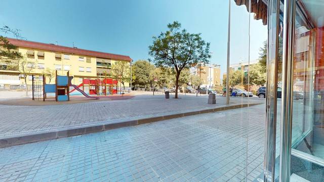 Local comercial en Venta en Calle Río Névalo en Huerta de la Reina - Trassierra