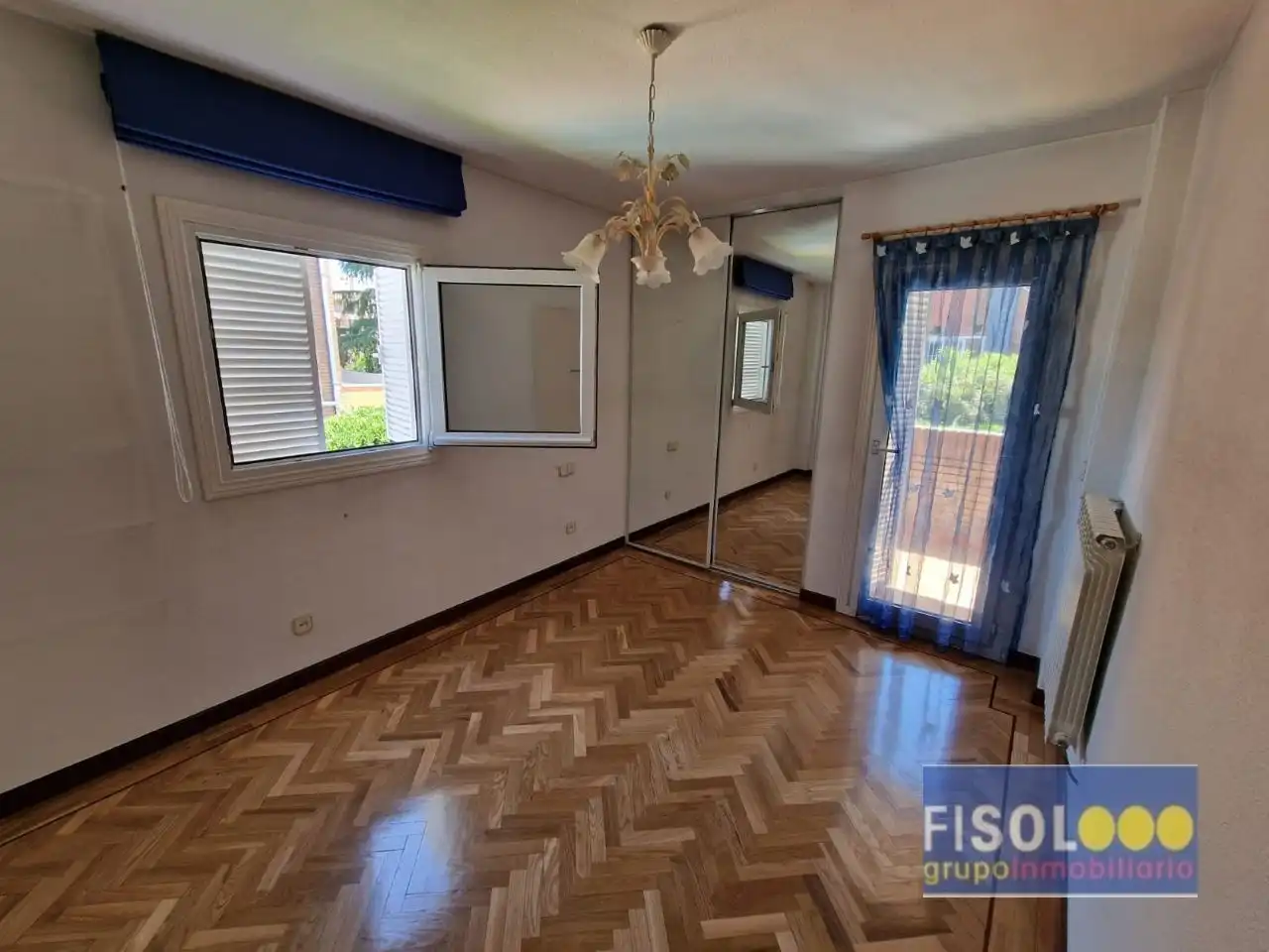 Bedroom of Detached homes for sale in Pozuelo de Alarcón  with Air Conditioner, Heating and Private garden