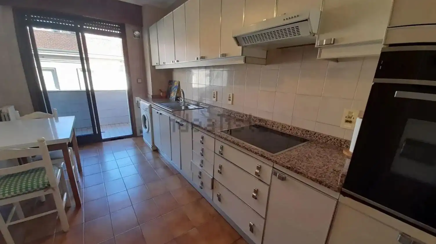 Cuina de Pis de lloguer en Ourense Capital  amb Calefacció, Parquet i Balcó