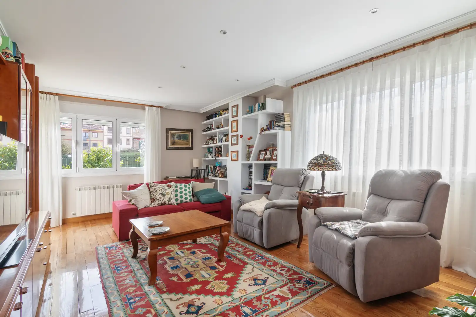Living room of Houses for sale in Oviedo   with Heating, Private garden and Parquet flooring