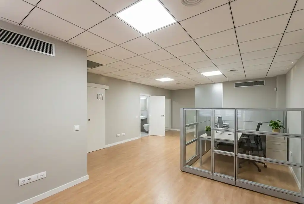 Business premises for sale in C/ Joan Llaverias, imagen 2