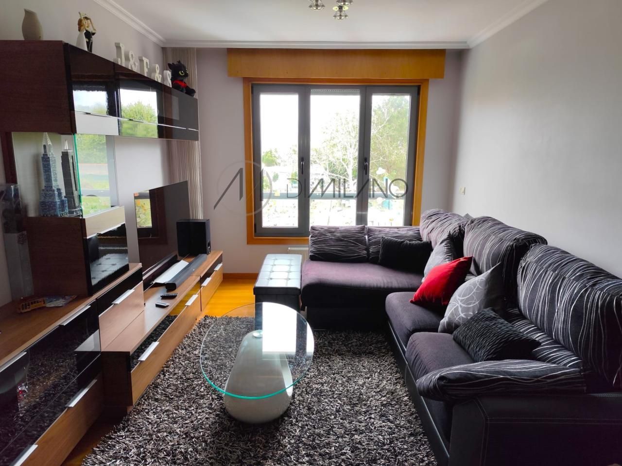 Living room of Flat for sale in Vigo   with Heating, Parquet flooring and Swimming Pool