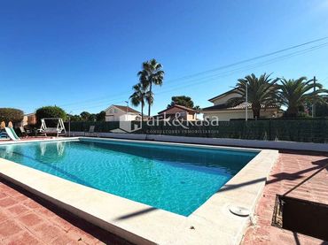 Chalet con piscina en venta en Riba-roja de Túria